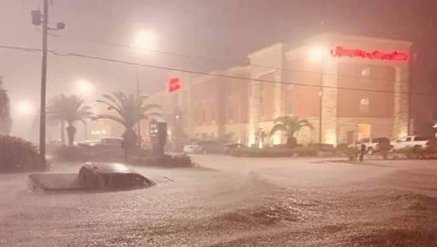 Inundao em Houston nesta quinta-feira. Foto divulgada no twitter @JoyinTexas1