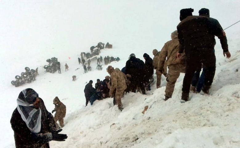 Duas avalanches atingiram a província de Van, no leste da Turquia e dezenas ainda estão desaparecidos. Crédito: Imagem divulgada pelo twitter @CGTNOfficial<BR>