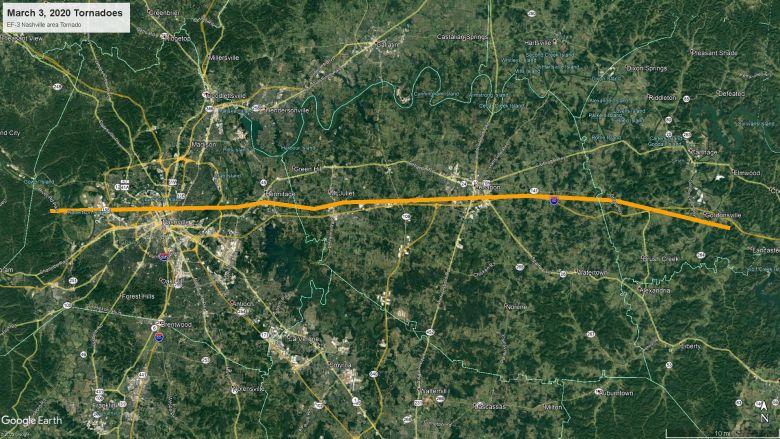 Um EF3 percorreu cerca de 100 quilômetros até atingir East Nashville. A força máxima de seus ventos foi estimada em torno de 257 km/h. Crédito: NWS Nashville.  