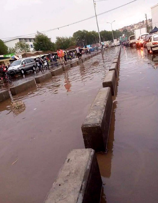 Inunda��o em regi�o de Madagascar com a passagem do ciclone tropical Chalane no domingo. Cr�dito: Imagem divulgada pelo twitter @AngeloRamy1