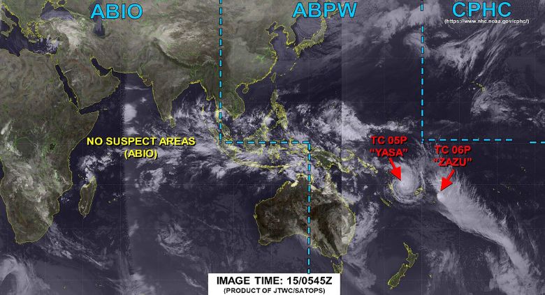 Dois ciclones tropicais, Yasa e Zazu atuam sobre o Pacífico sul. Yasa está ficando severo e poderá chegar à categoria 5 antes de impactar às ilhas Fiji na quinta-feira. Crédito: JTWC 
