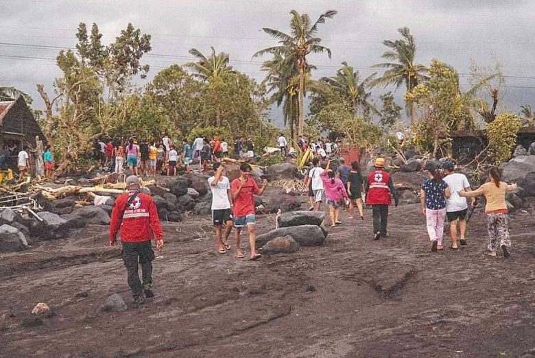 Passagem do super tuf�o Goni provocou grande deslizamento de lama do vulc�o Mayon no dia primeiro de novembro. Cr�dito: Divulga��o Cruz Vermelha das Filipinas/Foto Martin Gabriel Buendia Rayala. 