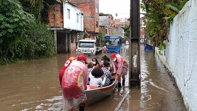 Ameaas de desabamentos e deslizamentos j somam 92 nesta sexta-feira, segundo boletim da CODESAL. Crdito: Imagem divulgada em redes sociais. CODESAL. 