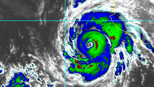 Imagem de satlite mostra o grande furaco Genevieve na categoria 3 ao largo da costa do Mxico nesta tera-feira, dia 18. Crdito: NOAA/GOES17/RAMMB