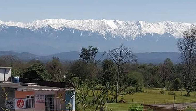 Himalaia vis�vel na �ndia ap�s queda dr�stica no n�vel de polui��o no norte do pa�s por conta da quarentena. Segundo relatos, isso n�o acontecia h� d�cadas. Cr�dito: Imagem reproduzida e divulgada pelo twitter.