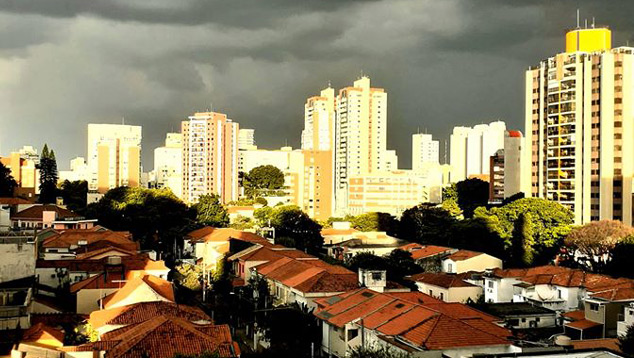 Fim de tarde na Vila Mariana após temporal no dia 18 de fevereiro de 2020.Crédito: Eduardo Maya. Imagem divulgada pelo facebook.  