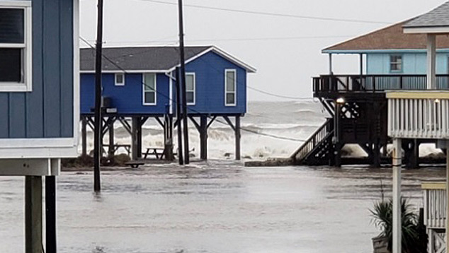 Tempestade tropical Beta provoca inunda��o no Texas nesta segunda-feira. Cr�dito: Foto: Wendy Jardine. Imagem divulgada pelo twitter @JeffLindner1 