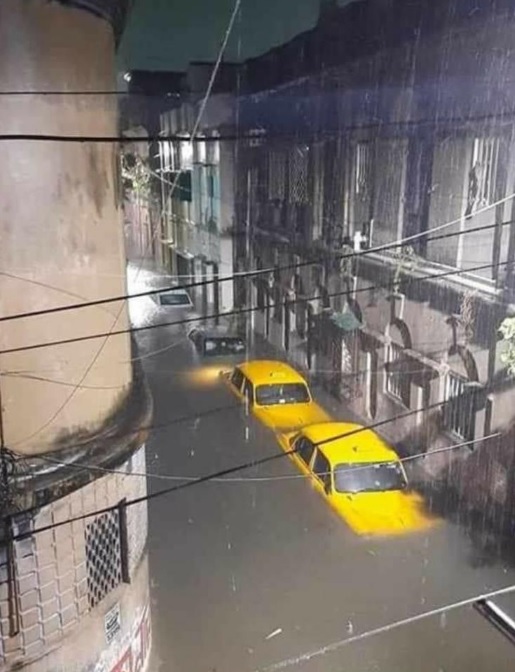Inundação em Bengala após a passagem do intenso ciclone tropical Amphan. Crédito: Imagem da região divulgada pelo twitter @PratimDGupta<BR>