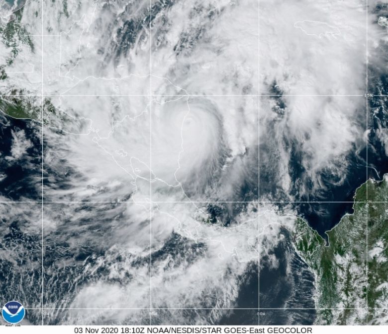 Imagem de sat�lite mostra toda a �rea de cobertura atual do grande furac�o Eta, que encontra-se na categoria 4, nesta ter�a-feira. Cr�dito: NOAA.