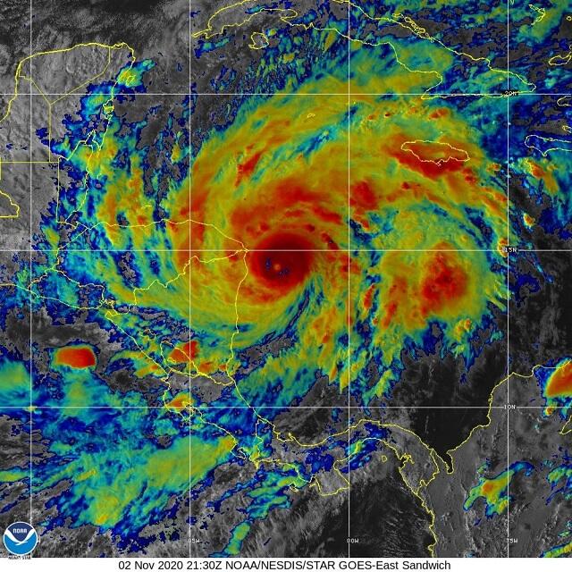 Imagem de satélite do furacão Eta antes de tocar o solo da Nicarágua. 2,5 milhões de pessoas foram afetadas entre o Panamá e Belize, com danos severos e alto número de mortos na Nicarágua e Honduras. Crédito: NOAA.