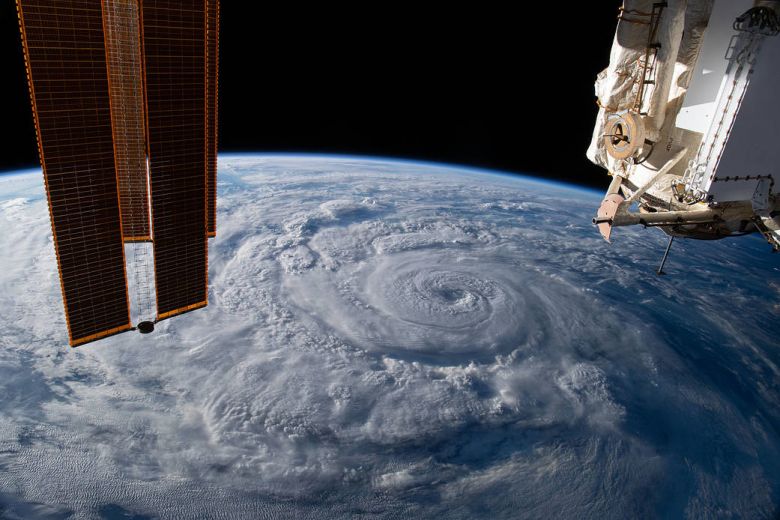 Furacão Genevieve visto à bordo da Estação Espacial Internacional (ISS) quarta-feira, dia 19 de agosto. Genevieve atingiu a categoria 4 na tarde da terça-feira. Crédito: NASA.