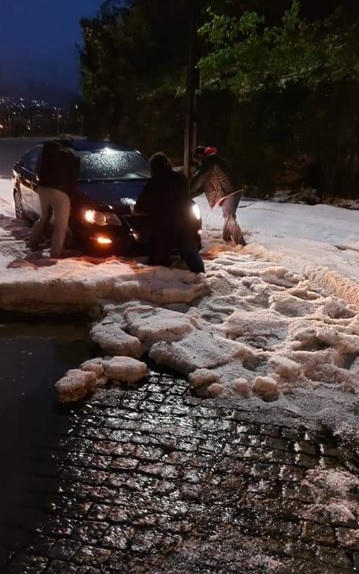 Granizo em Guimares neste domingo. Crdito: Imagem divulgada pelo twitter @MeteoOs Foto Miguel Silva. 