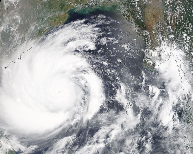 Imagem de satélite mostra a posição do ciclone tropical Amphan sobre a Baía de Bengala. Amphan deve cruzar a costa de Bengala Ocidental, na Índia, e Bangladesh nos dias 20 e 21. Crédito: Imagem NASA. 