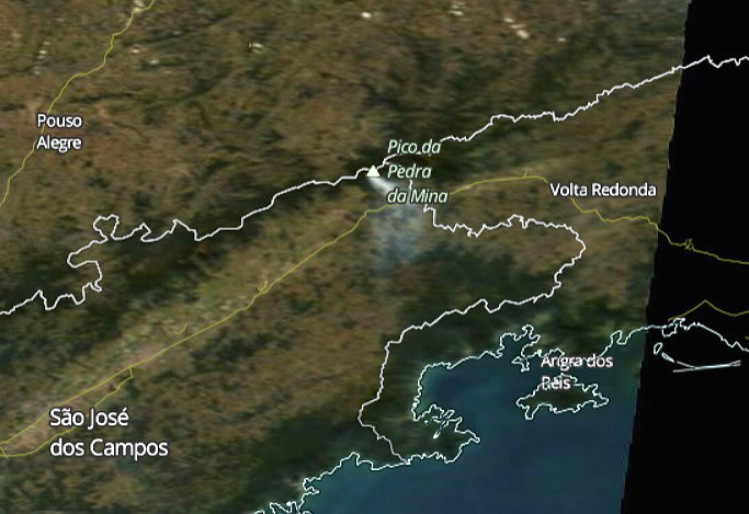 Imagem de sat�lite do dia 20 mostra o rastro de fuma�a do inc�ndio na regi�o do Pico da Pedra de Mina, que se alastrou pela Serra da Mantiqueira. Cr�dito: Worldview/NASA.