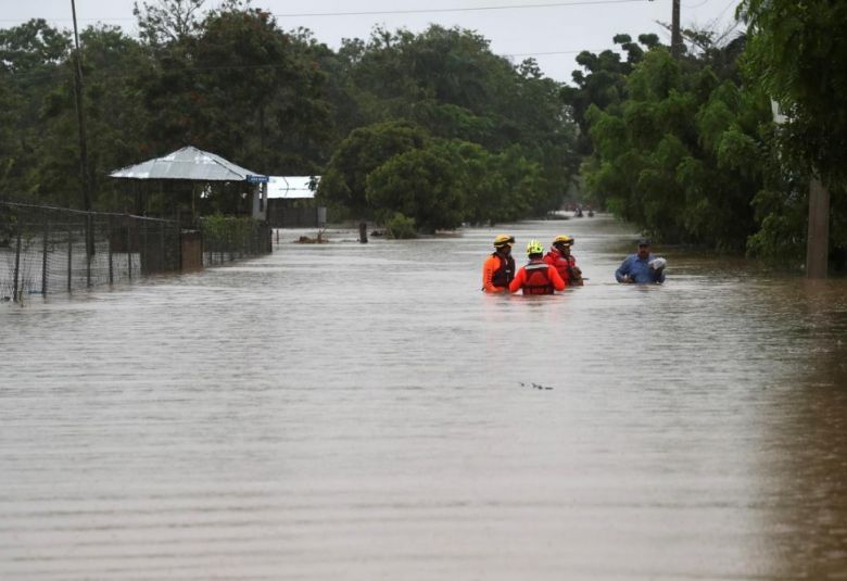 A tempestade tropical Laura provocou inundações e deixou vítimas fatais na República Dominicana no fim de semana. Crédito: Imagem divulgada pelo twitter @thandojo 