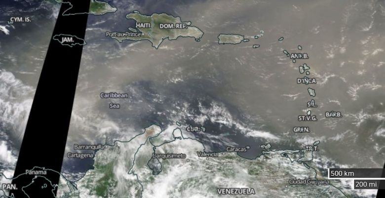 Imagem de sat�lite desta segunda-feira, dia 22, mostra a poeira vinda do Saara avan�ando sobre diversas regi�es do Mar do Caribe. Cr�dito: Worldview/Nasa. 