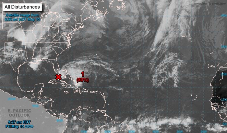 Projeção feita pelo Centro Nacional de Furacões dos Estados Unidos aponta 80% de chance para a formação de uma tempestade tropical sobre o Atlântico no decorrer deste sábado, dia 16. Crédito: NHC.
