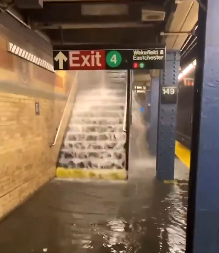 Elsa provocou graves inundações em Nova York na quinta-feira. Imagem divulgada pelo twitter. 