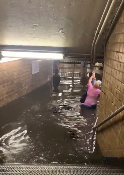 Elsa provocou graves inundações em Nova York na quinta-feira. Imagem divulgada pelo twitter