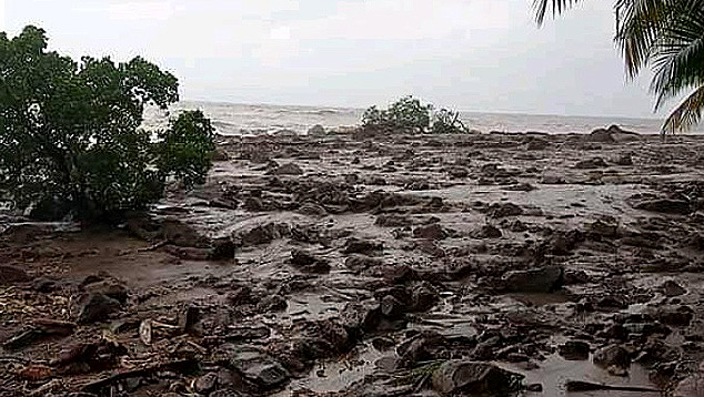 Situação em Lembata, ilha na Indonésia, após o ciclone tropical Seroja atingir a região. Onze pessoas morreram. Crédito: Divulgação BPBD Kabupaten Lembata. 