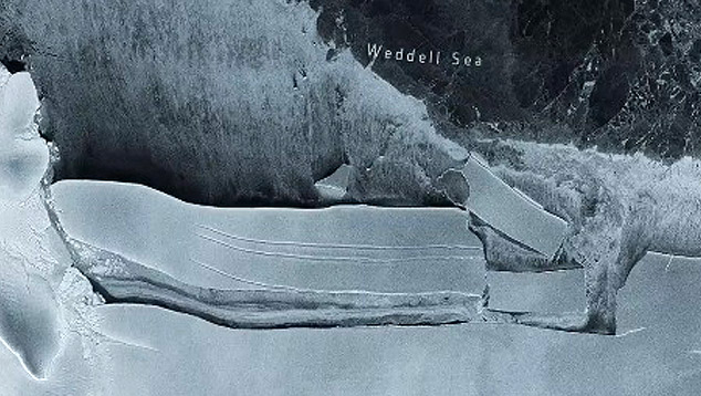 Imagem de satélite da Missão Copernicus Sentinel1 revelam os três pedaços partidos do original iceberg A-76, que se desprendeu na Antártida em 13 de maio. Crédito: Imagem divulgada pelo twitter oficial ESA Earth Observation