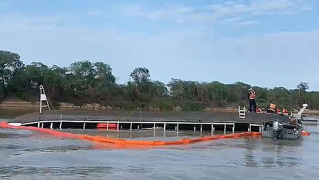 Corpo de Bombeiros de Corumbá trabalha no resgate de vítimas do naufrágio ocorrido no rio Paraguai durante ventania e tempestade na sexta-feira, dia 15. Crédito: Divulgação Corpo de Bombeiros