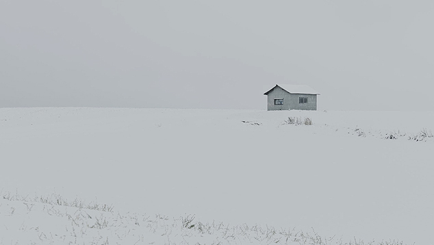 Com a neve que caiu no dia 25 de novembro, a paisagem ficou completamnete branca em áreas de Hokkaido, no norte do Japão. Crédito: Imagem divulgada pelo twitter tomoshiro-suzuki @1549000000