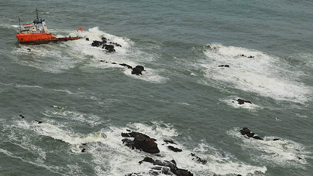 A passagem do ciclone tropical Tauktae deixou inúmeras embarcações à deriva na costa oeste da Índia. 55 pessoas ainda estão desaparecidas após um naufrágio na costa de Mumbai. Crédito: Imagem divulgada pelo twitter @indiannavy