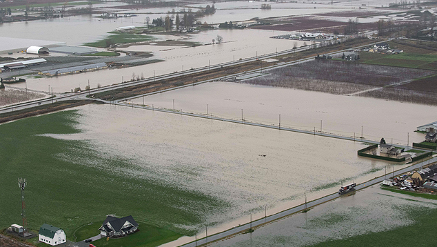 Imagem a�rea de Vancouver ap�s enchentes terem isolado a cidade esta semana. Cr�dito: Divulga��o pelo twitter da For�a A�rea do Canad� @RCAF ARC