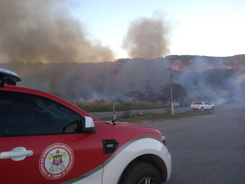 Inc�ndio se espalhava na regi�o da Chapada Diamantina na �ltima sexta-feira, dia 10. Cr�dito: Divulga��o Corpo de Bombeiros da Bahia @cbmba193  
