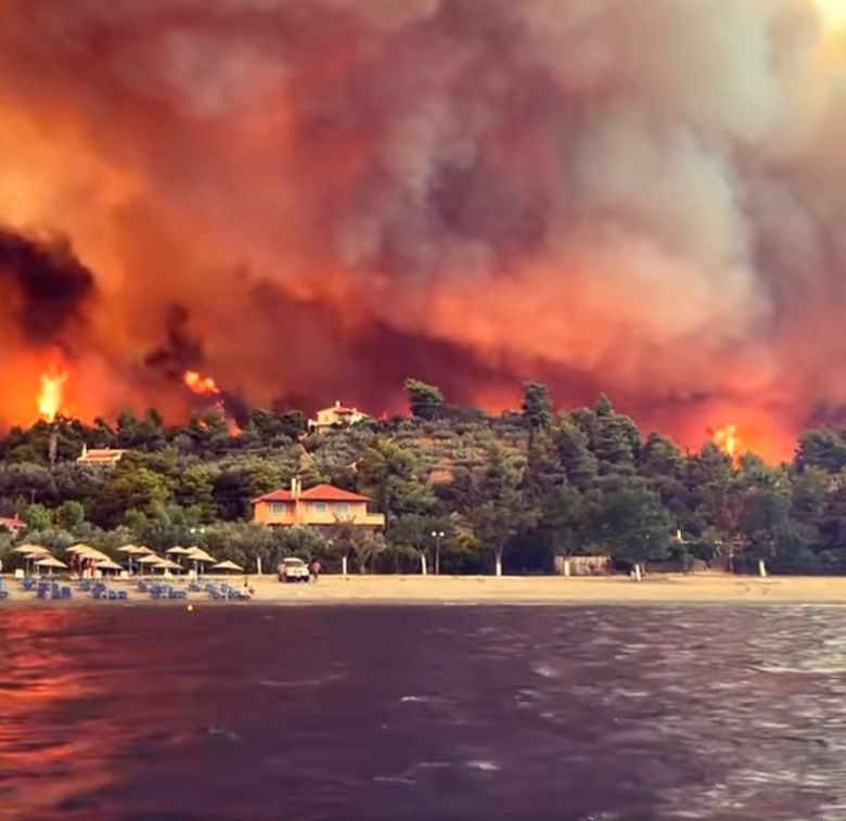Grande inc�ndio se alastra pela ilha de Evia, no leste da Gr�cia, onde mais de 10 aldeias foram evacuadas. Cr�dito: Imagem publicada pela p�gina Greek Gateway/facebook. V�deo: Luke Strutt  