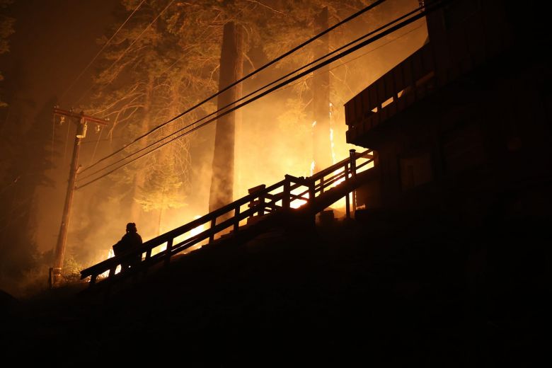 O Dixie Fire é o maior incêndio ativo atualmente na Califórnia e quase a metade está contido depois de 47 dias de combate às chamas. Crédito: Divulgação CalFire/Fotos Públicas.
