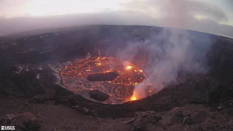 Vulcão Kilauea está em erupção jorrando lava dentro da cratera Halema’uma’u há uma semana. Crédito: Imagem do dia 2 de outubro/USGS