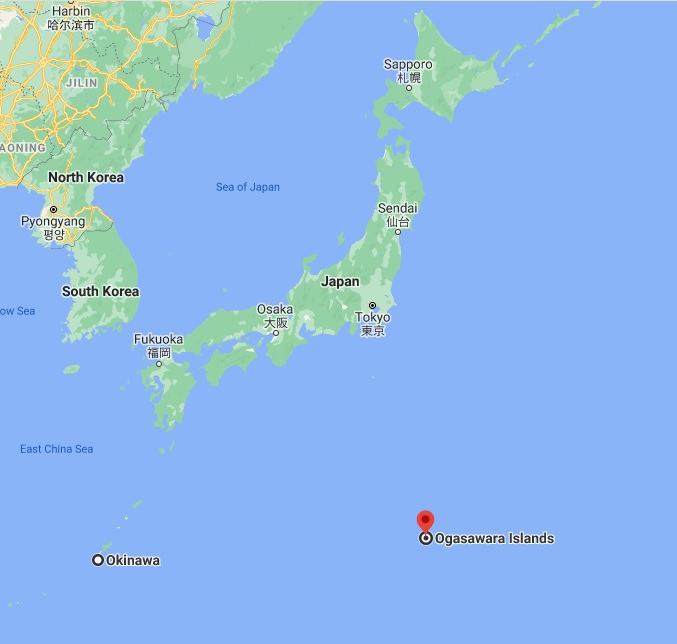 Mapa mostra a localização das ilhas Ogasawara, onde está o vulcão submarino Fukutoku-Okanoba e o arquipélago de Okinawa. A distância entre as ilhas é de aproximadamente 1400 quilômetros. Crédito: Google