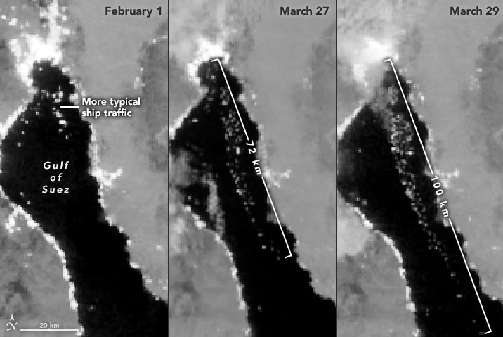 Nesta composição com imagens de satélite noturnas também é possível observar a grande quantidade de navios à espera da liberação do Canal de Suez. Crédito: NASA.
