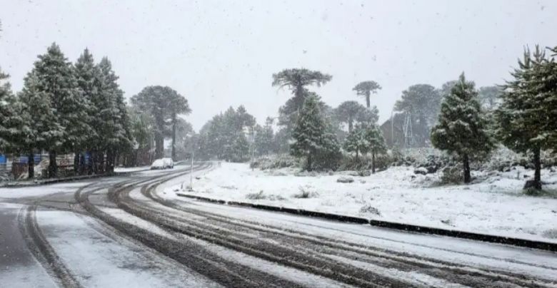 Neve deixou a paisagem branquinha no norte da Pat�nia na segunda-feira, dia 15. Cr�dito: Divulga��o @valecaviahue