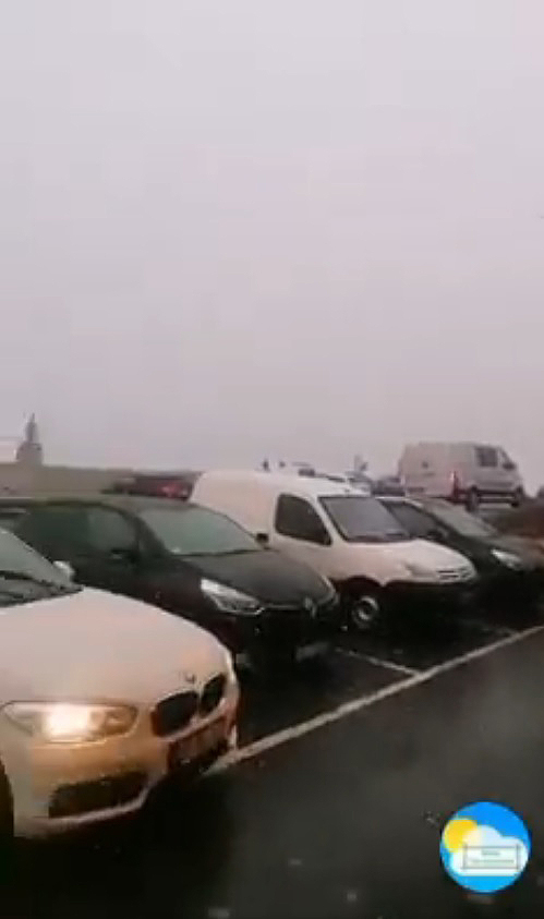 Os primeiros flocos de neve da semana j caram na Serra da Estrela na tarde de ontem. Crdito: Imagem divulgada pelo twitter @MeteoTransMontPT