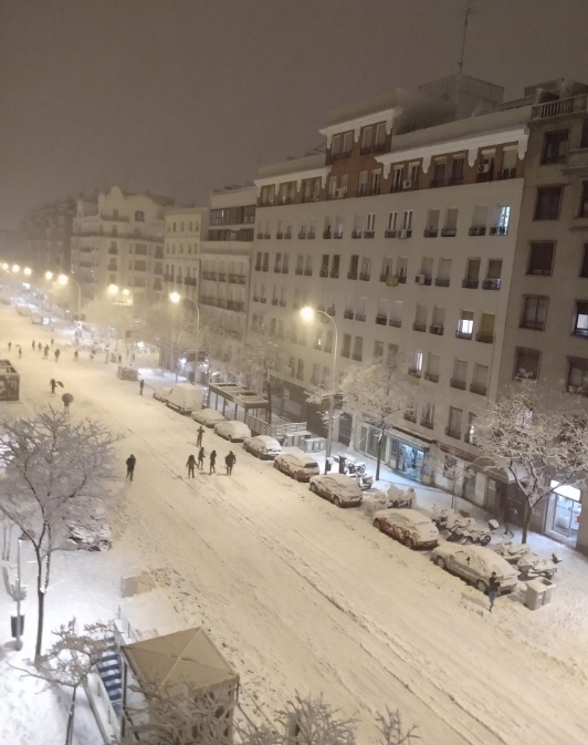 Madri e toda parte central da Espanha foram atingidas pela pior nevasca em 50 anos. Crdito: Imagem do dia 9, divulgada pelo twitter @kellenpohlmann 