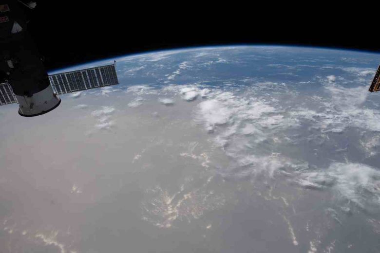 Nuvem Godzilla de 2020 vista a bordo da Estação Espacial Internacional. Crédito: NASA
