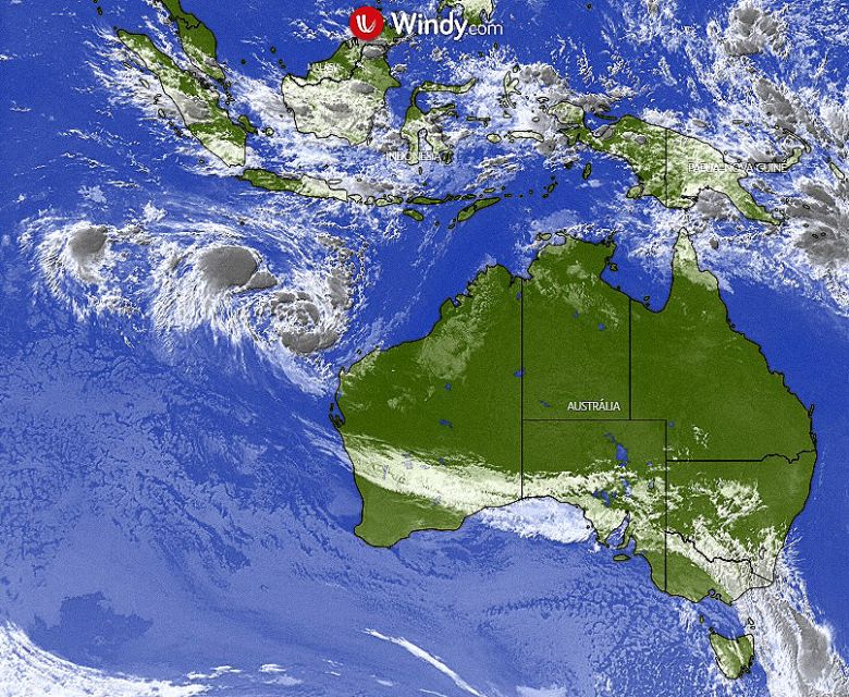 Imagem de satélite mostra três áreas de tempestade que ganham força sobre as águas quentes do Índico, ao noroeste da Austrália. Crédito: EUMETSAT/WINDY