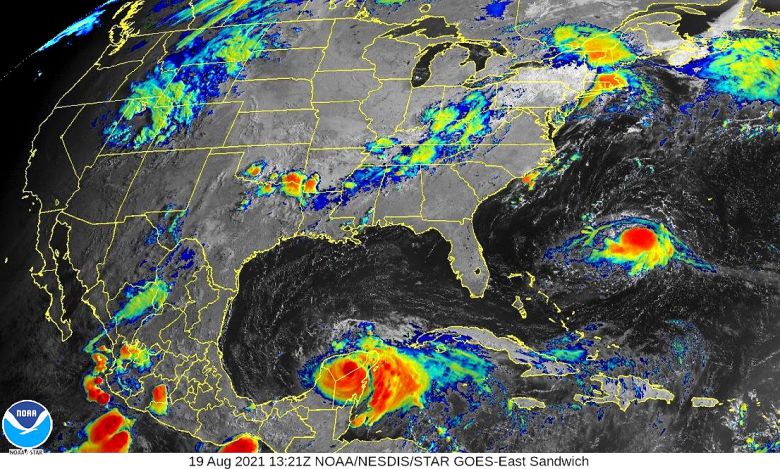 Imagem de satélite mostra o furacão Grace sobre a Península de Yucatán, no México. Grace deve tocar o solo novamente na parte leste continental do país nos próximos dias. Crédito: NOAA/GOES-East 