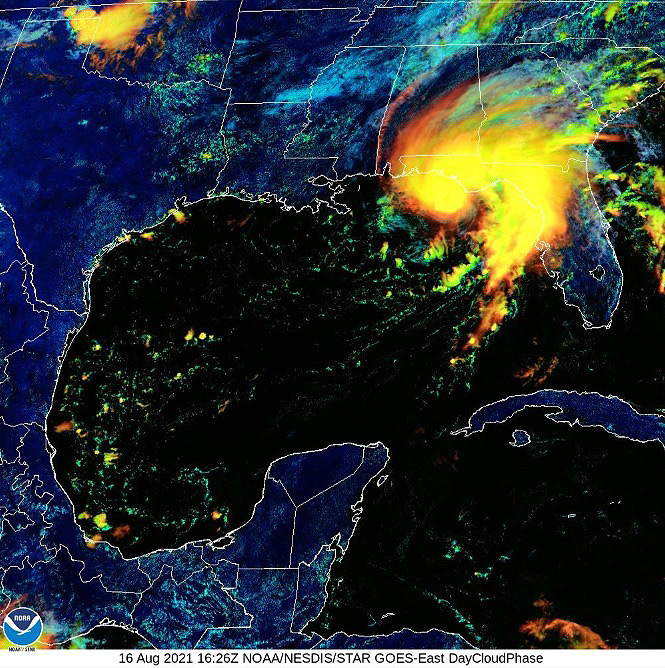 Imagem de satélite das 16:36 UTC mostra a tempestade tropical Fred chegando à Flórida pela costa sul do Golfo do México. Crédito: NOAA/Goes-East