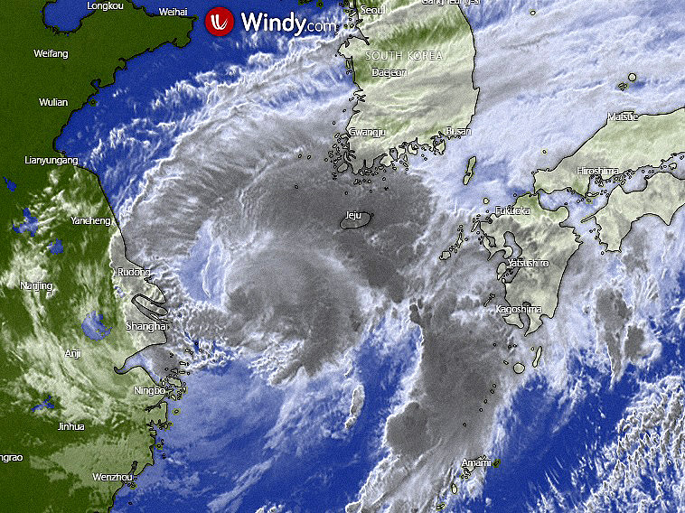 Imagem de satélite mostra o tufão Chanthu se aproximando da região de Xangai, no leste da China, nesta segunda-feira, dia 13. Crédito: Imagem EUMETSAT/Windy