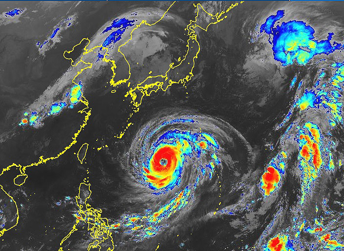 Imagem de sat�lite mostra a posi��o do tuf�o Mindulle sobre o Pac�fico, ao sul do Jap�o, nesta ter�a-feira. Cr�dito: Sat�lite Himawari-8/9/JMA