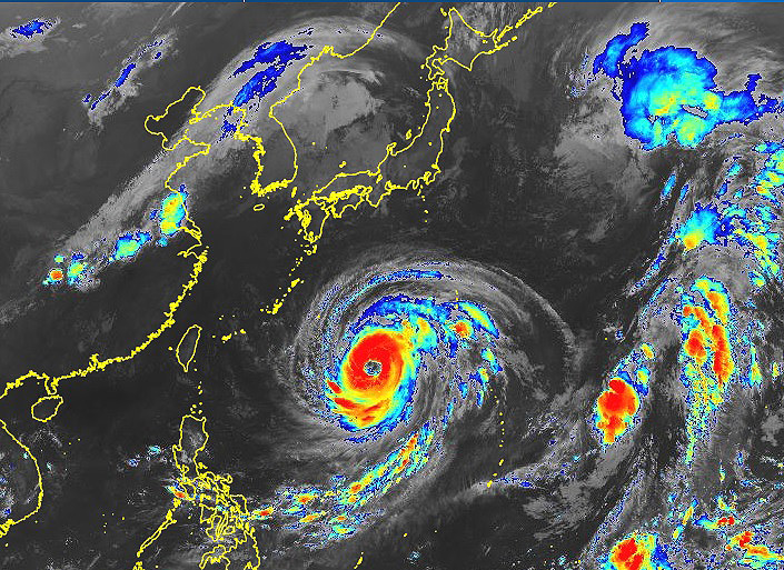 Imagem de satélite mostra a posição do tufão Mindulle sobre o Pacífico, ao sul do Japão, nesta terça-feira. Crédito: Satélite Himawari-8/9/JMA