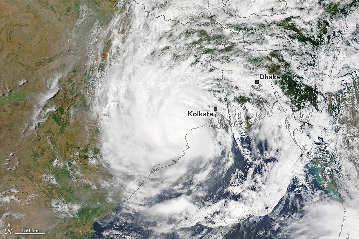 Imagem do satélite Terra mostra o ciclone tropical Yaas sobre Bengala Ocidental na quarta-feira, dia 26 de maio. Crédito: NASA. 