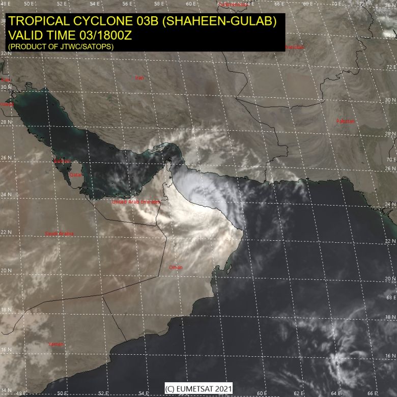 Imagem de sat�lite mostra o ciclone Shaheen chegando a Om�, pela costa norte, no domingo, dia 3. Cr�dito: JTWC