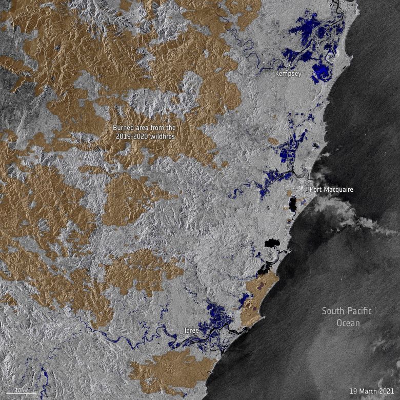 Imagem composta gerada por dados do Sentinel-1, da ESA, mostra o contraste das áreas inundadas e devastadas pelo fogo na Austrália. Crédito: ESA.
