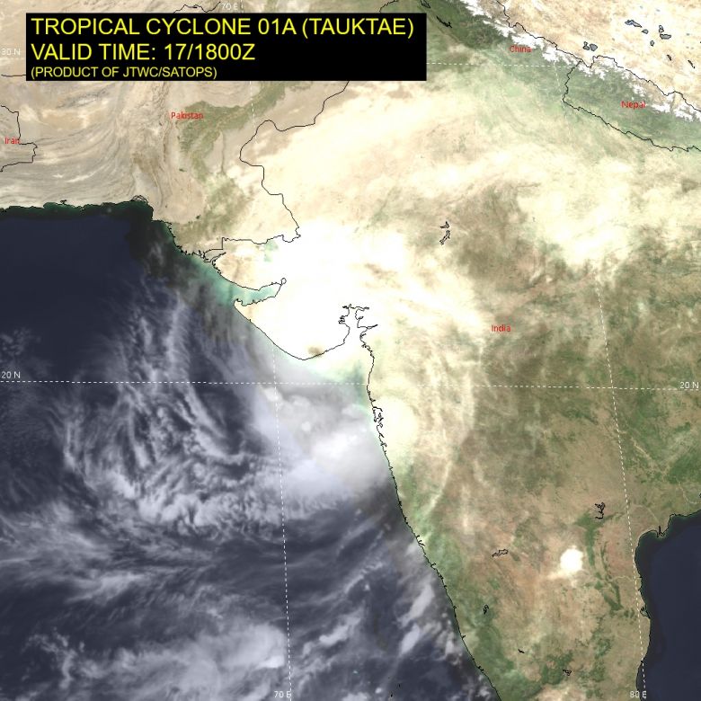 Imagem de sat�lite mostra o olho de Tauktae sobre Gujarat. Cr�dito: JTWC