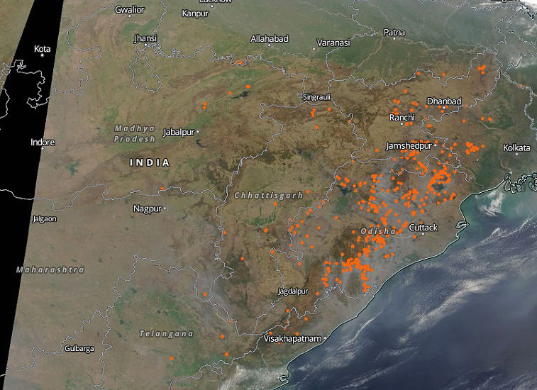 Inúmeros pontos de incêndios foram detectados sobre Odisha e a Índia, no dia 7 de março, pelo satélite Terra, da Nasa. Crédito: Worldview/NASA.   
